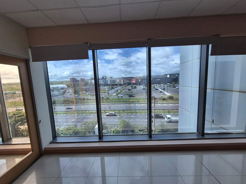 Office 366 m2 Ebene Center