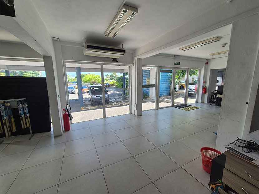 Showroom, Workshop, Office and Storage Spaces for rent in Cassis Cassis Center