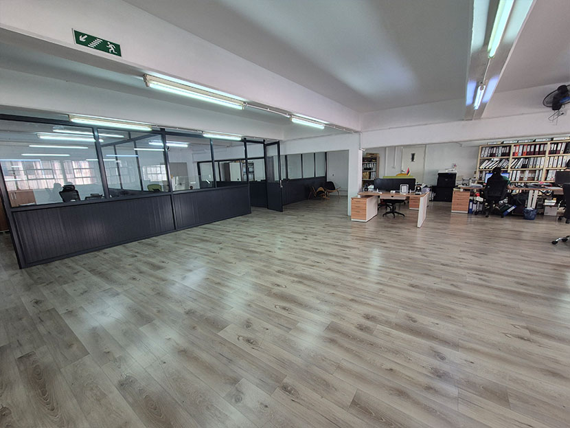 Showroom, Workshop, Office and Storage Spaces for rent in Cassis Cassis Center
