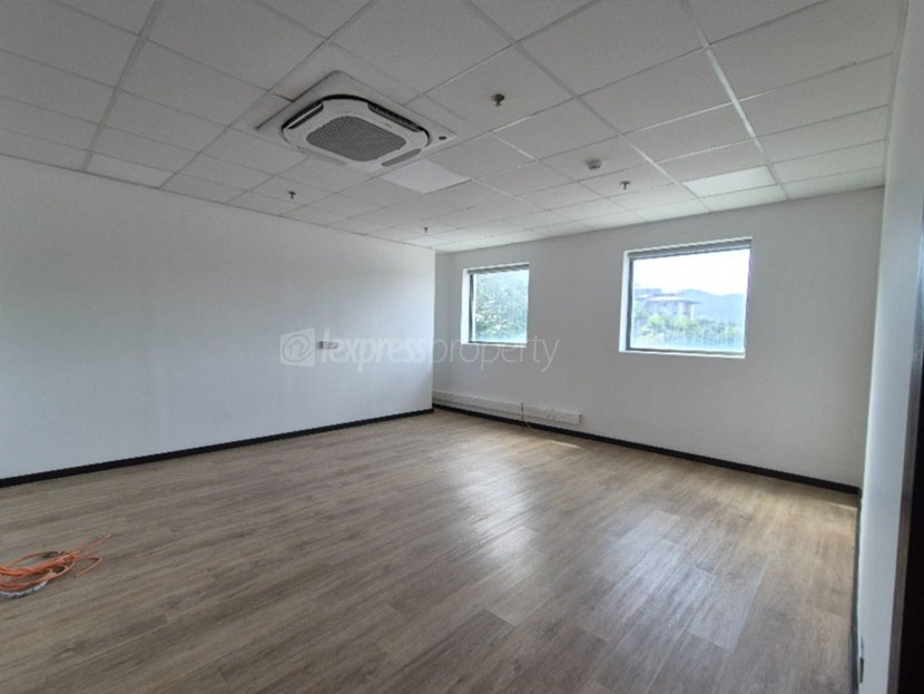 Office 225 m2 Ebene Center