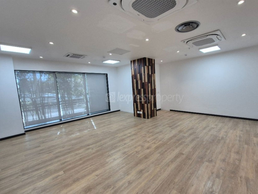 Office 225m2 Ebene Center