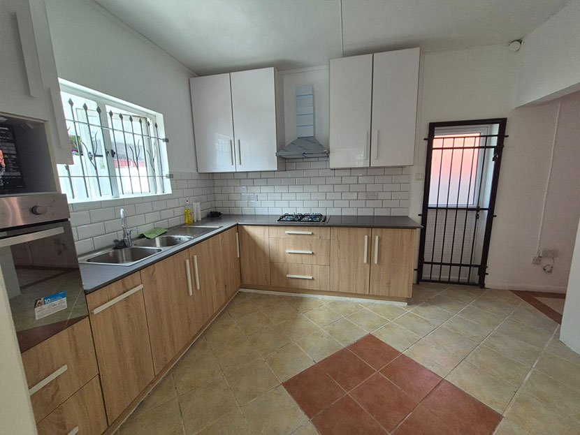 House 3 Bedrooms 150m² St Paul Center