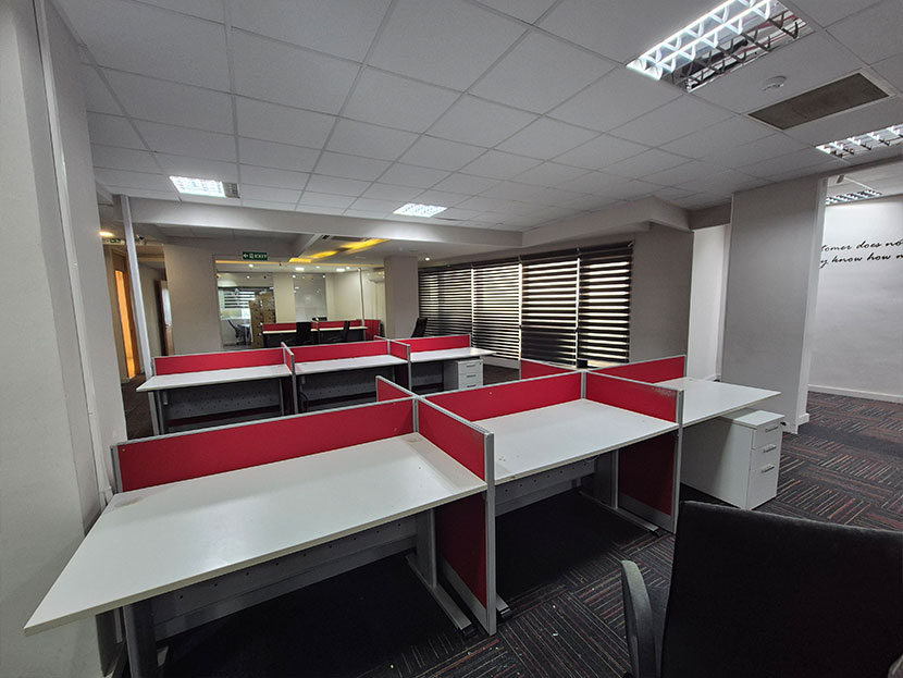 Office 985m2  Ebene Center