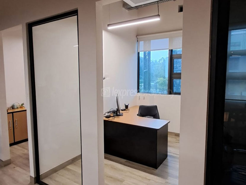 Office 295 m2 Moka Center