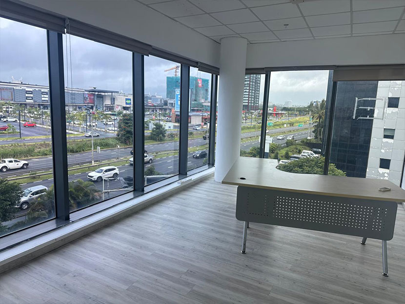 Office 366 m2 Ebene Center