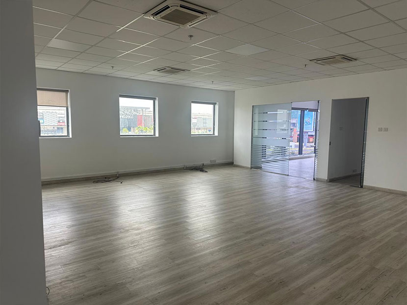 Office 366 m2 Ebene Center