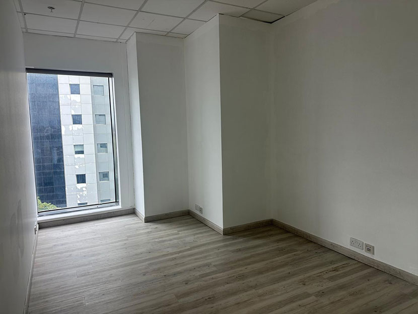 Office 366 m2 Ebene Center