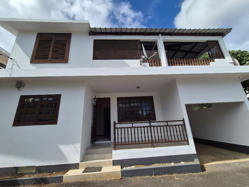 House 402 m² for sale in Roche Brunes