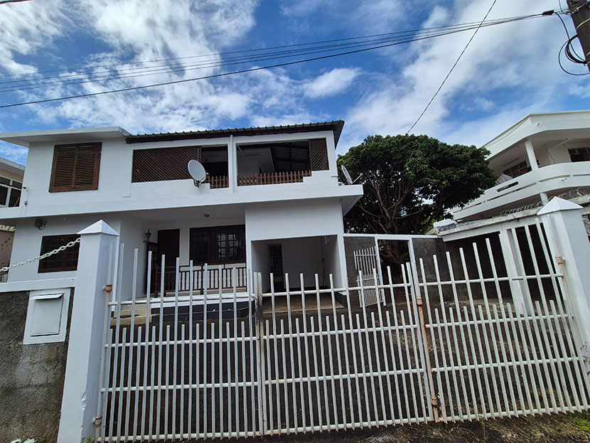 House 402 m² for sale in Roche Brunes Roche Brunes Center