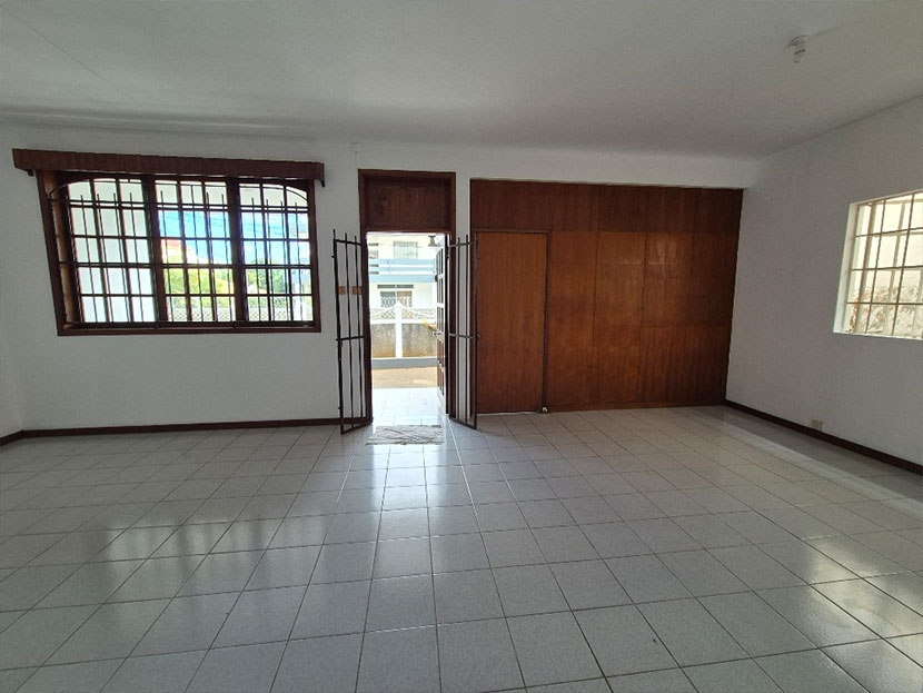 House 402 m² for sale in Roche Brunes Roche Brunes Center