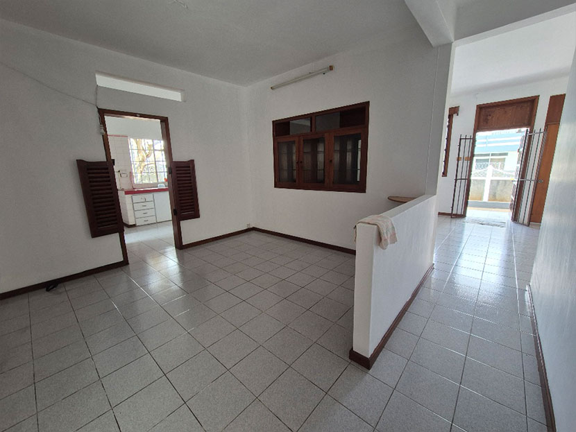 House 402 m² for sale in Roche Brunes Roche Brunes Center