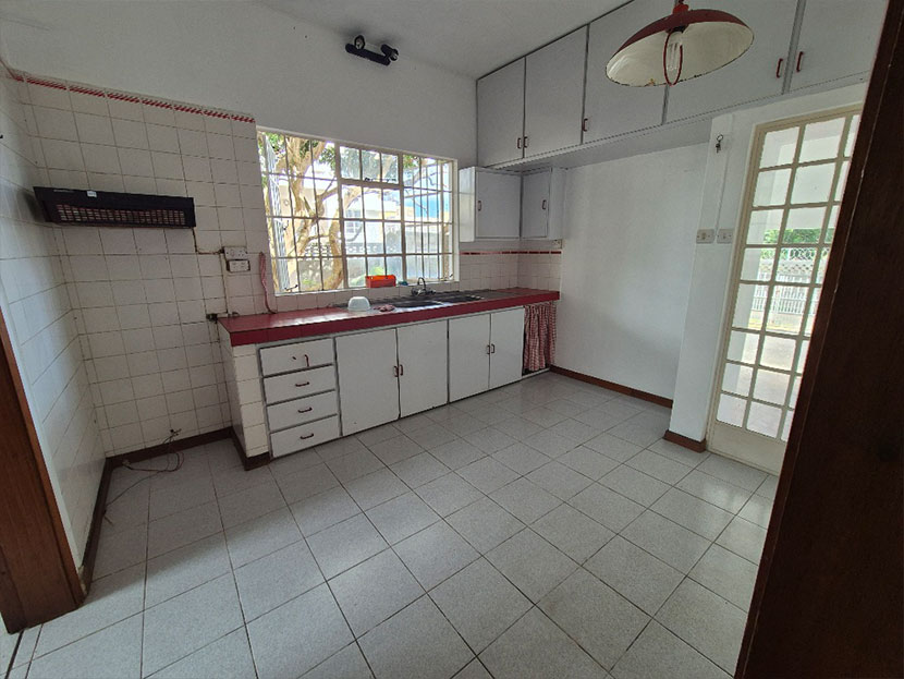 House 402 m² for sale in Roche Brunes Roche Brunes Center