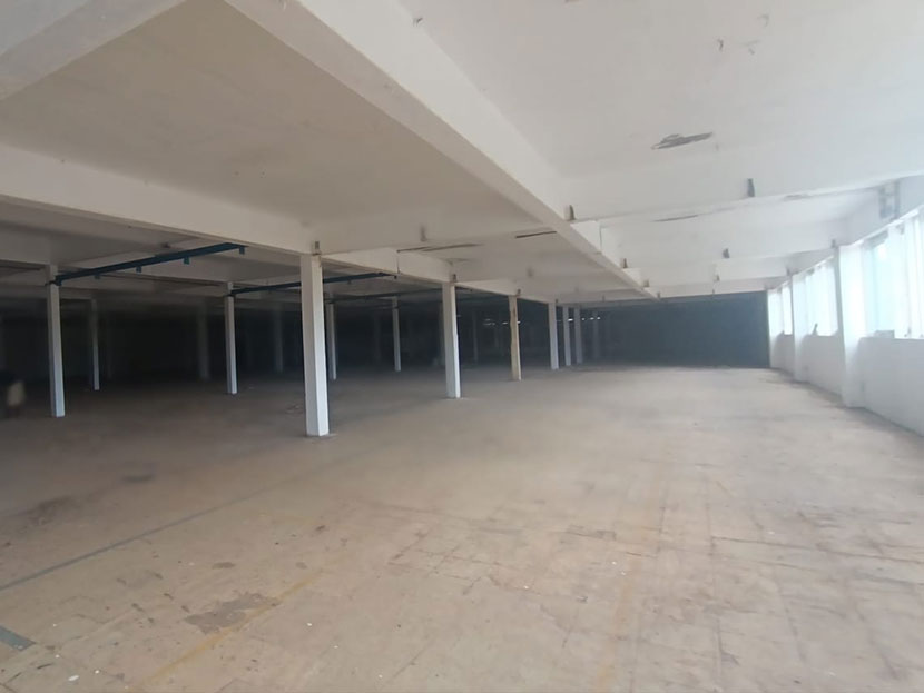 Warehouse 8000m² Curepipe Center